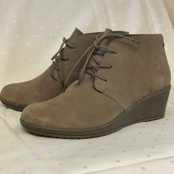 Hush Puppies Desert Heeled Booties - Picture 9 of 10